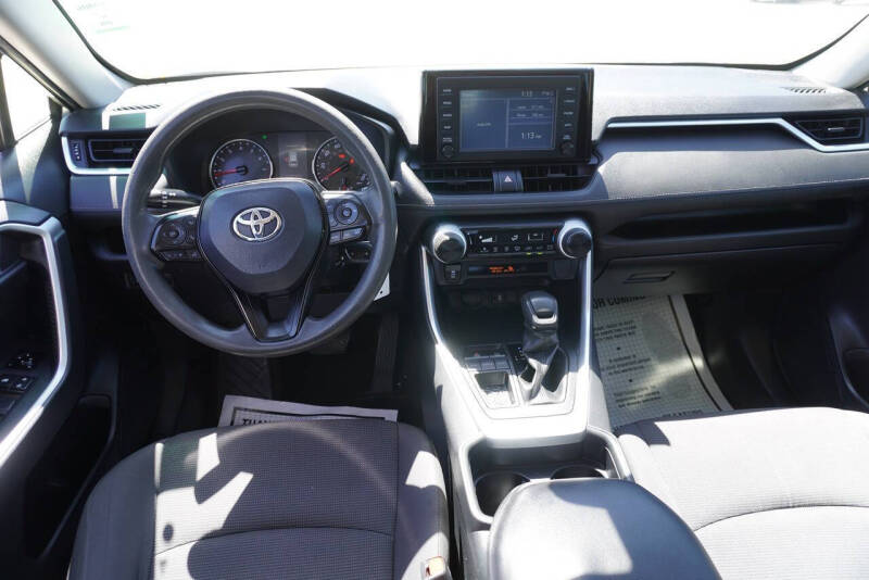 2019 Toyota RAV4 LE