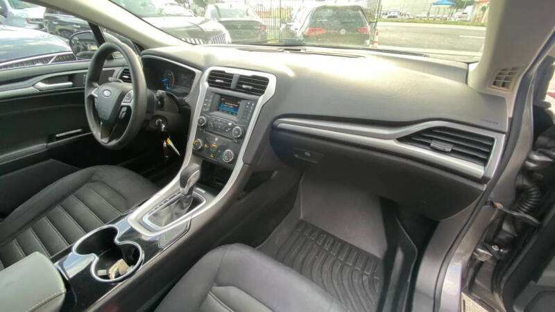 2014 Ford Fusion SE