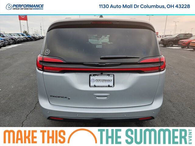 2026 Chrysler Pacifica Select