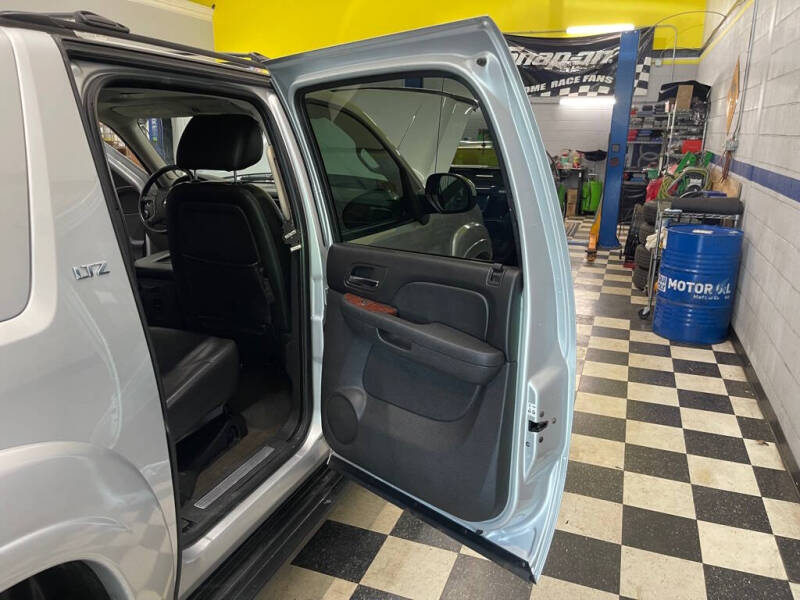 2012 Chevrolet Avalanche LTZ