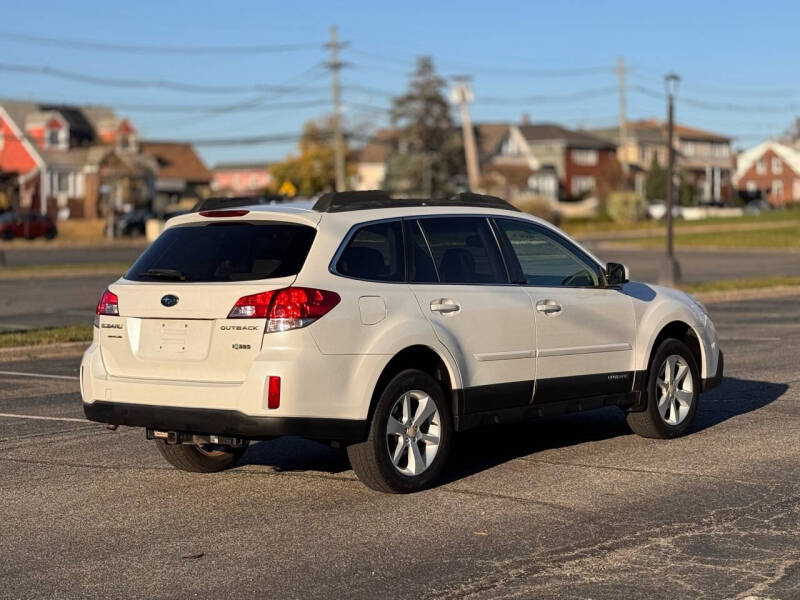 2013 Subaru Outback Premium photo 6