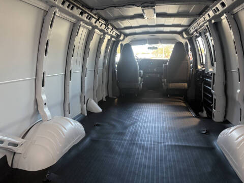 2025 Chevrolet Express 3500