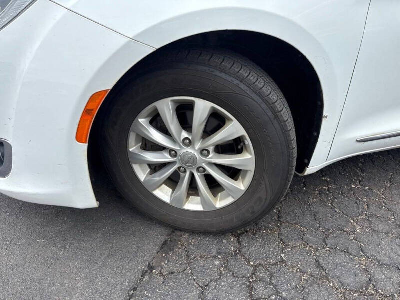 2017 Chrysler Pacifica Touring-L
