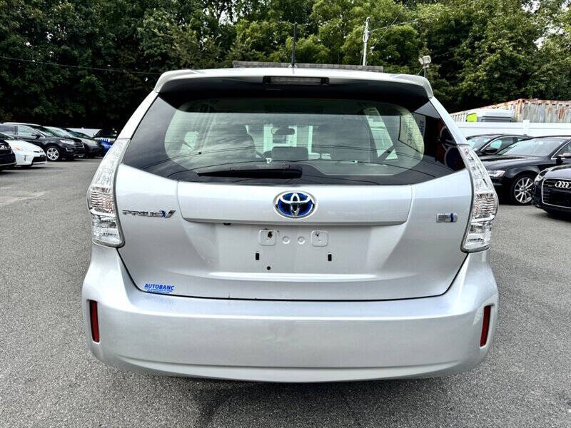 2014 Toyota Prius v Two