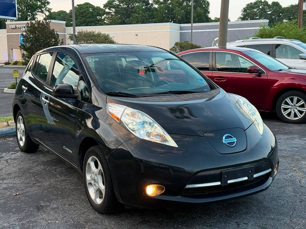 View vehicle photo 3