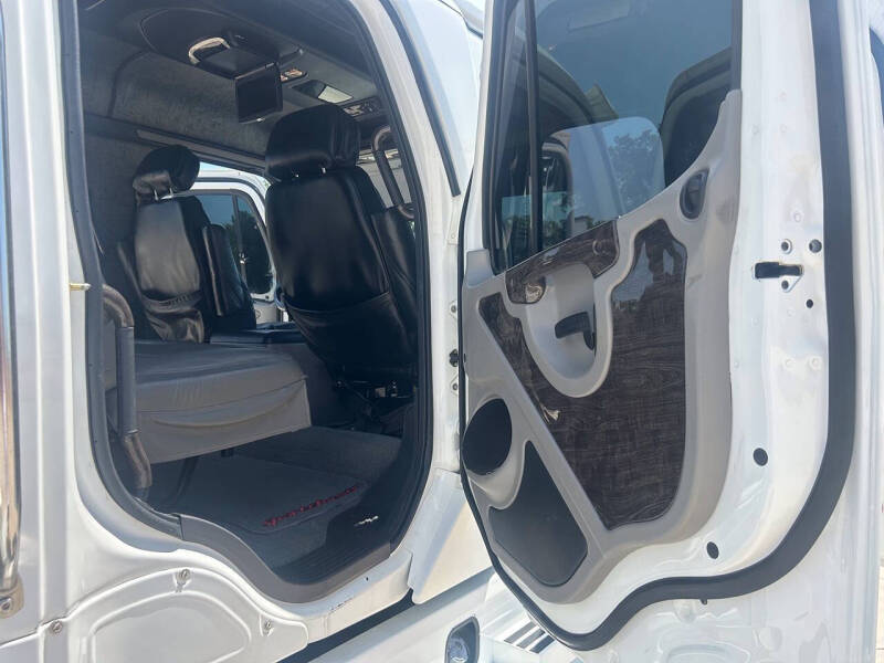 2007 Freightliner M2 106