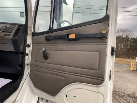 2003 Freightliner FL60