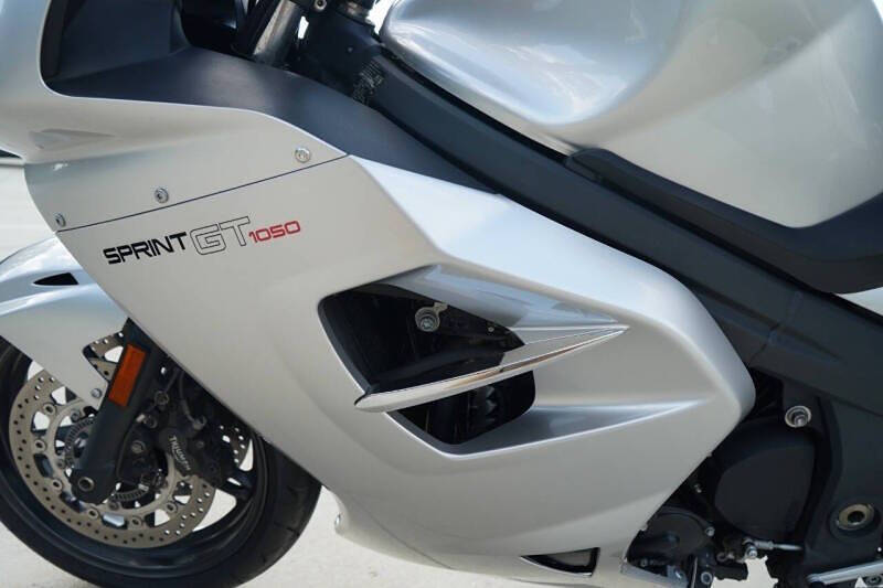 2011 Triumph Sprint GT 1050