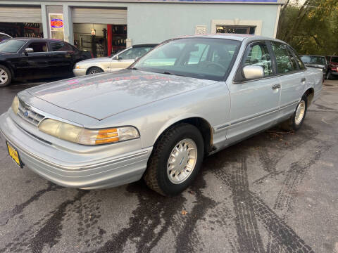 1996 Ford Crown Victoria for sale at Morelia Auto Sales & Service in Maywood IL