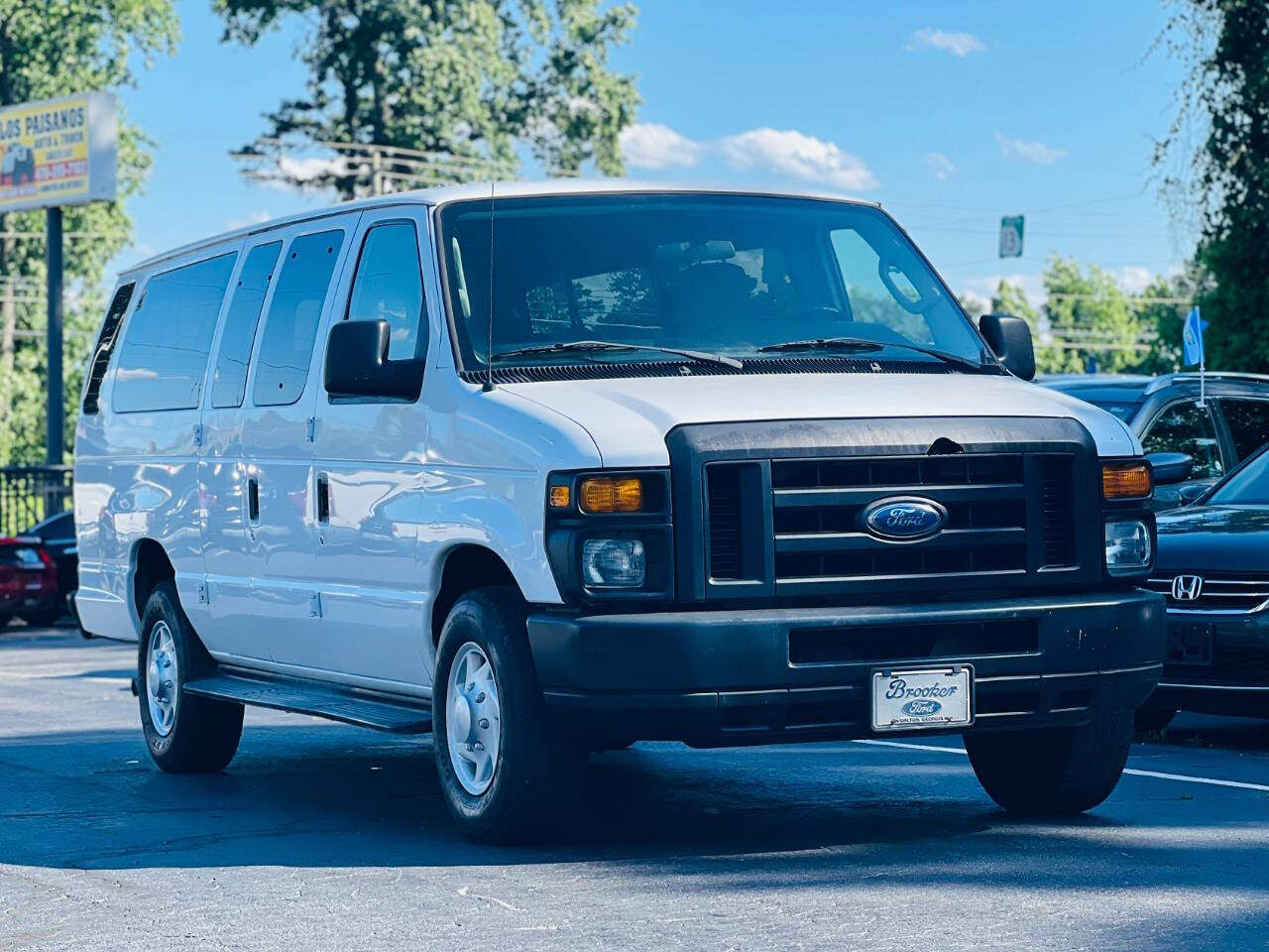 White 2009 Ford E-Series E-350 SD XLT E-350 SD XLT 3dr Extended Passenger Van 1