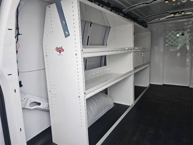 2025 Chevrolet Express 2500