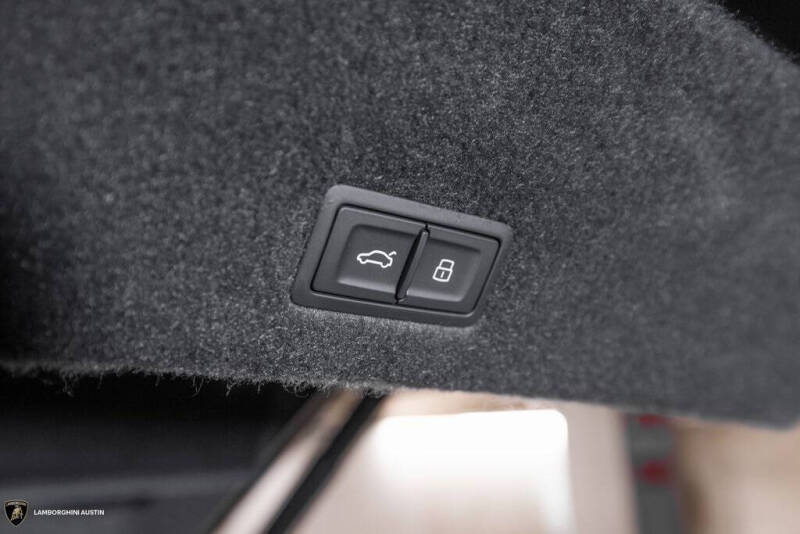 2025 Lamborghini Urus SE