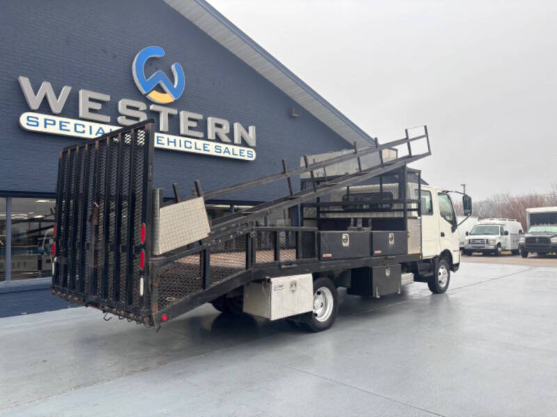 2017 Hino Landscape Truck