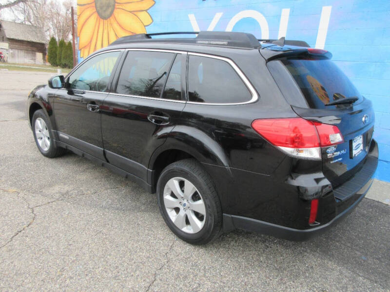 2011 Subaru Outback I Limited photo 3