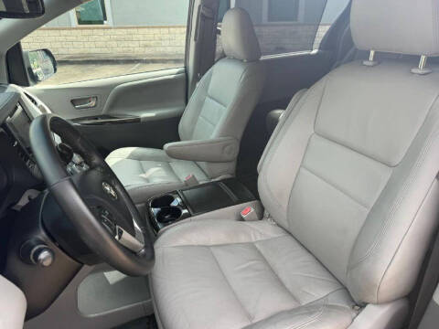 2017 Toyota Sienna XLE 8-Passenger