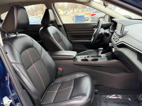 2022 Nissan Altima 2.5 SR