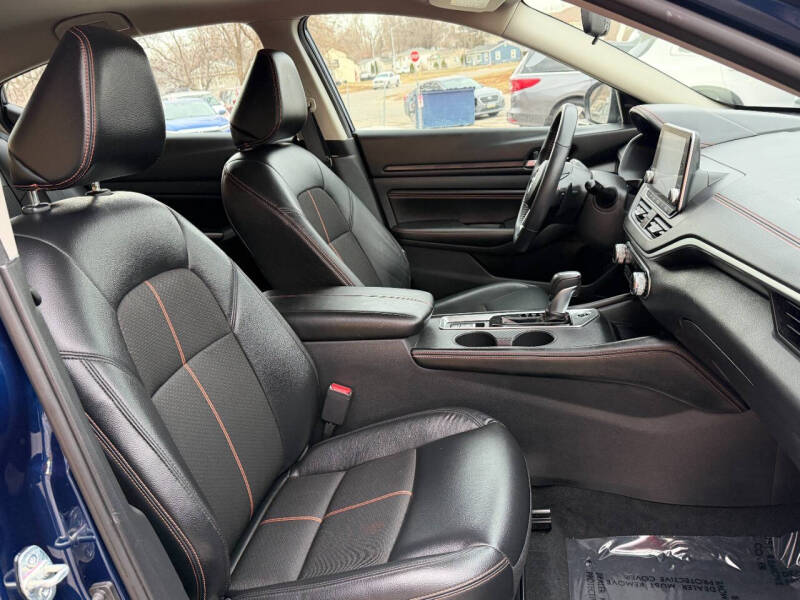 2022 Nissan Altima 2.5 SR