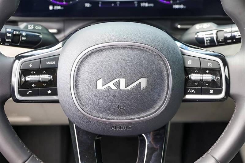 2024 Kia Carnival SX