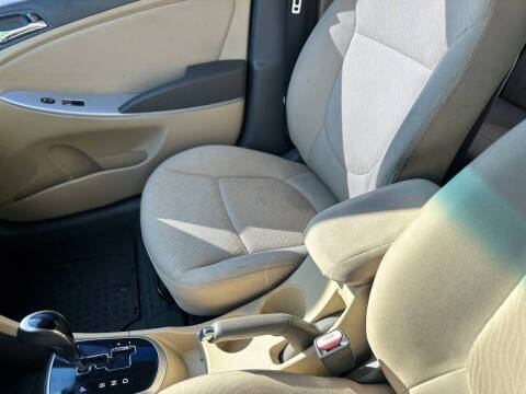 2012 Hyundai Accent GLS