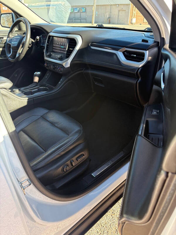 2017 GMC Acadia SLT-1
