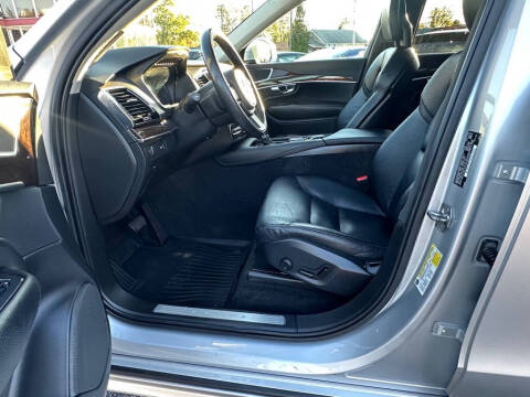 2016 Volvo XC90 T6 Momentum