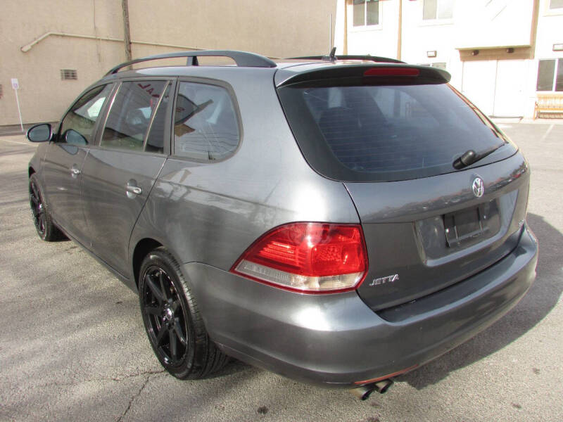 2011 Volkswagen Jetta SportWagen S photo 3