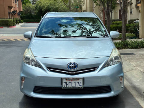 2014 Toyota Prius v Three
