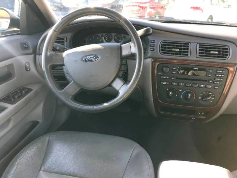 2005 Ford Taurus SEL