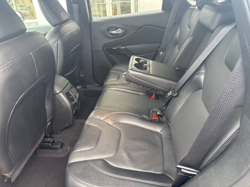 2023 Jeep Cherokee Altitude Lux