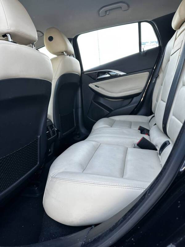 2017 Infiniti QX30 Premium