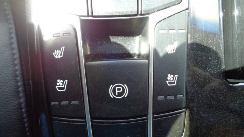 2017 Kia Cadenza Technology