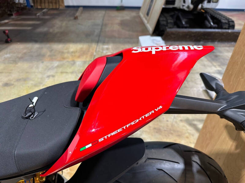 2025 Ducati Streetfighter V4 Supreme