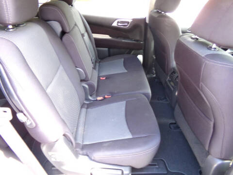 2017 Nissan Pathfinder SV