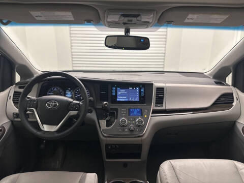 2016 Toyota Sienna