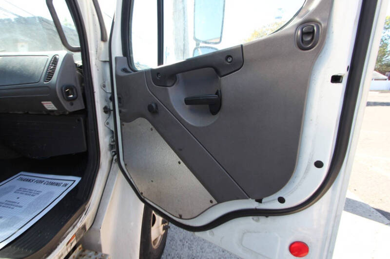 2015 Freightliner M2 106