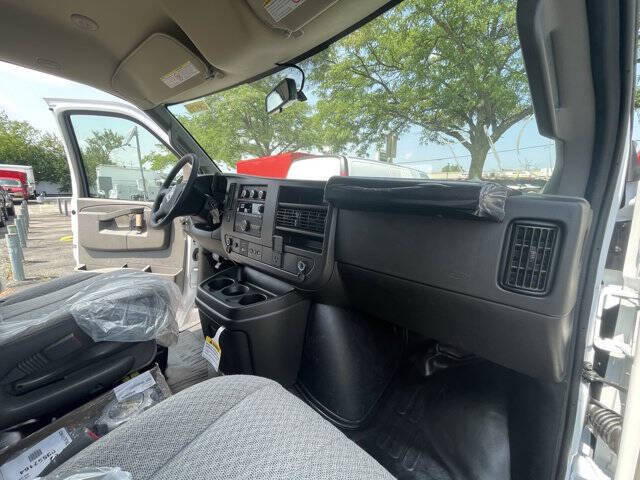 2025 Chevrolet Express 2500