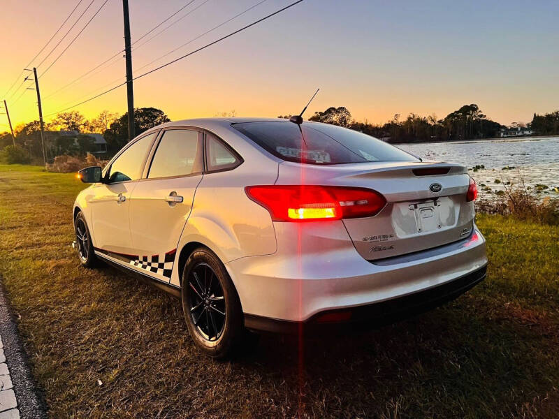 2016 Ford Focus SE photo 10