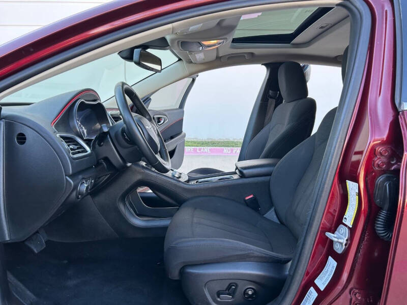 2016 Chrysler 200 Limited