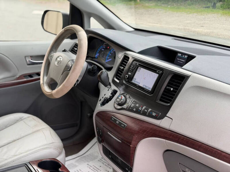 2012 Toyota Sienna