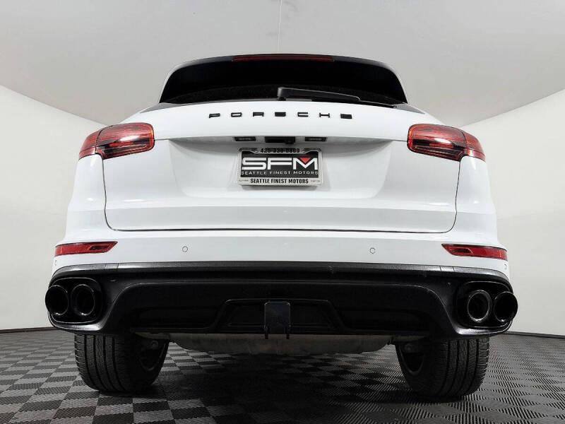 2017 Porsche Cayenne Platinum Edition