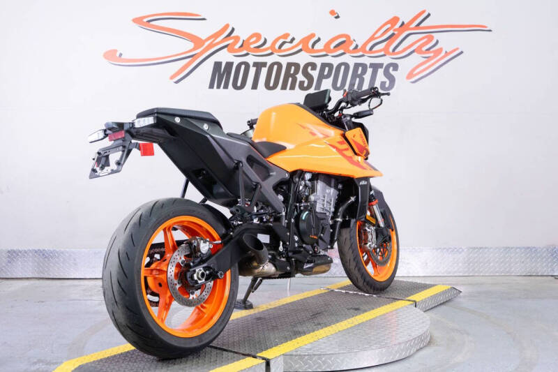 2024 KTM 990 Duke