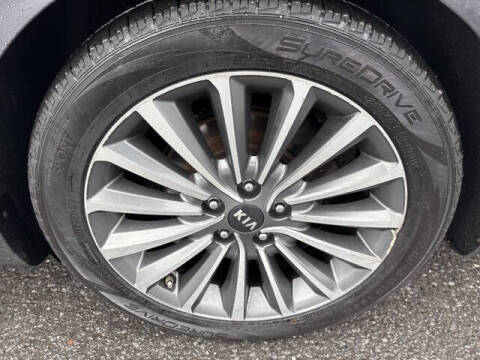 2017 Kia Cadenza Premium