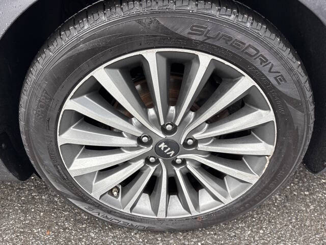 2017 Kia Cadenza Premium