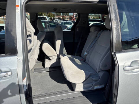 2020 Toyota Sienna LE 8-Passenger