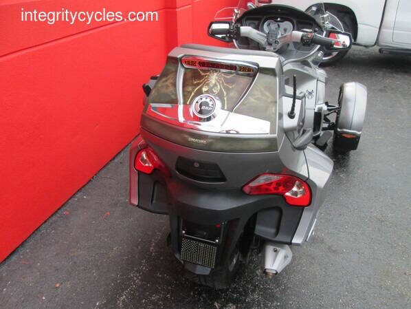 2011 Can-Am Spyder RT-S SE5