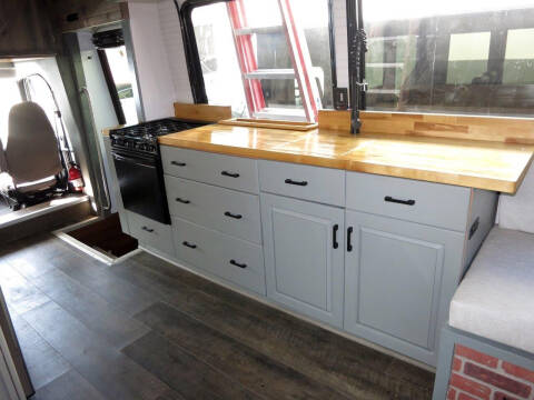 2014 Freightliner M2-106 RV Bus