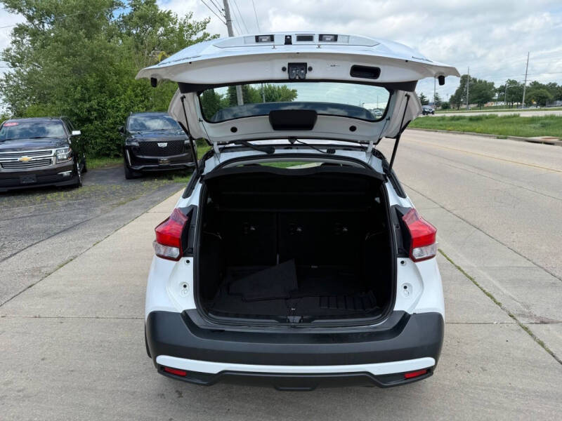 2019 Nissan Kicks SR