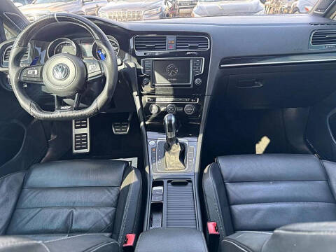 2017 Volkswagen Golf R 4Motion