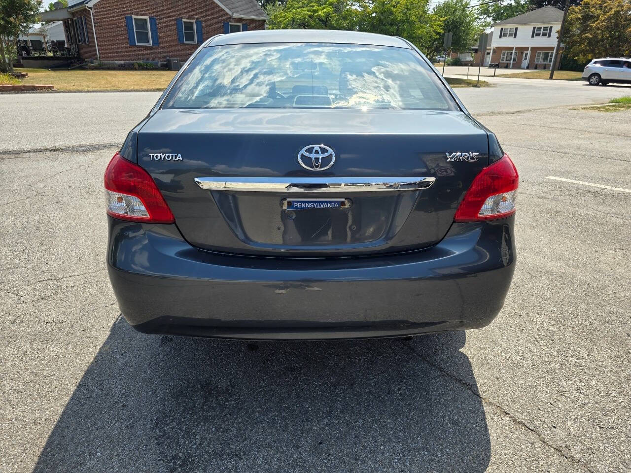 2007 Toyota Yaris for sale at QUEENSGATE AUTO SALES in York, PA