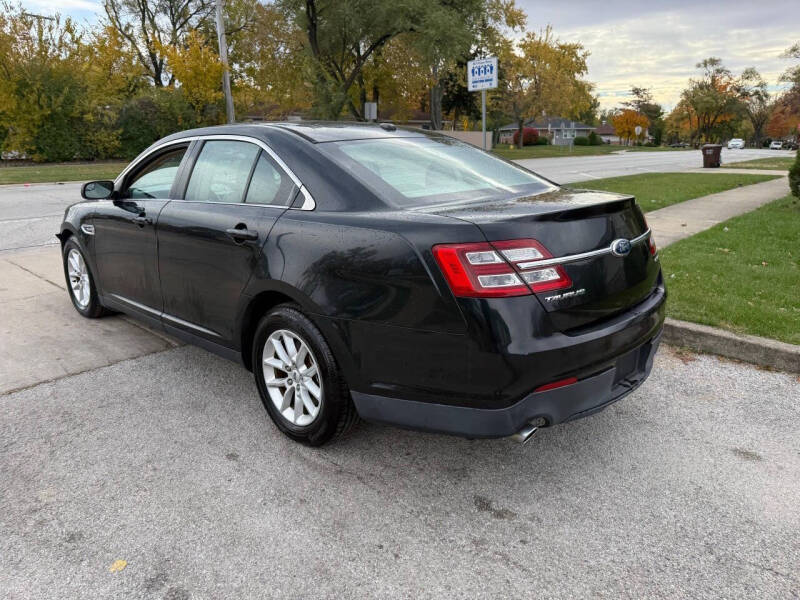 2013 Ford Taurus SE